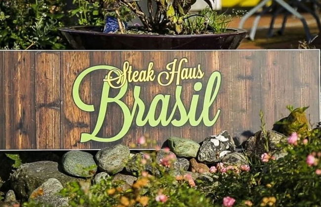 Courtyard View - Manor by the Lake - Photo 16