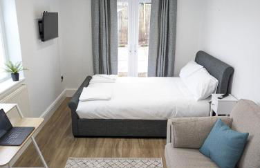 Swan Lake Lodge & free parking - Foto 11