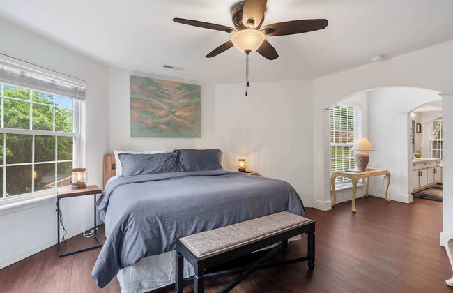 Lake Hideaway Waterfront Condo w/ Resort Perks! - Photo 4