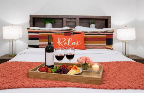 Modern 1BR Suite w AC Sleeps 3, NW Bakersfield - Photo 1