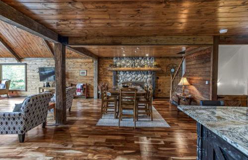 Luxury Lakeside Mountain Escape with Wraparound Deck Near Terra Alta, West Virginia - Foto 16