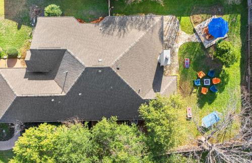 NEW! Stylish Home Arcade & Fireplace Sleeps 10 - Foto 27