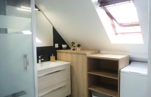 TY REFUGE 2 à 4 vacanciers Terrasse Plages et Commerces à pied Parking - Foto 14