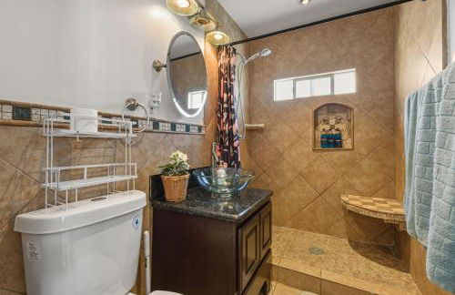 Spacious 4BR House Free Parking w Backyard BBQ - Foto 24