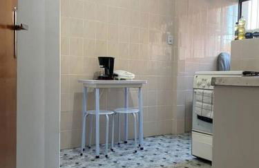 Apto inteiro, central, 1 quarto, bem equipado - Foto 19