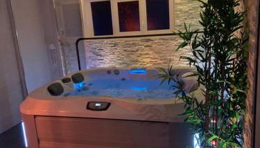 *Romance Jacuzzi* Appartement Spa pour les amoureux ou les solos - Foto 4