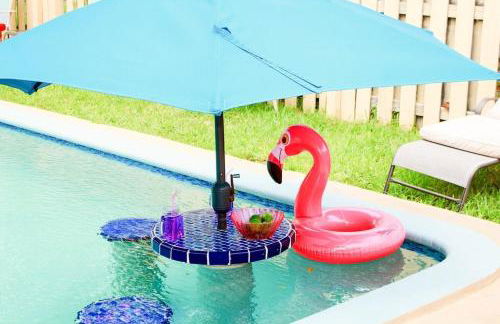 4-bedroom pool house in peaceful Sunrise with AC, WiFi, King bed - Foto 23