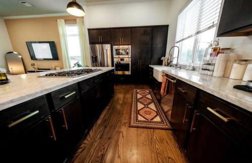 Downtown Escape - Backyard, Game room and Free Parking - Foto 12