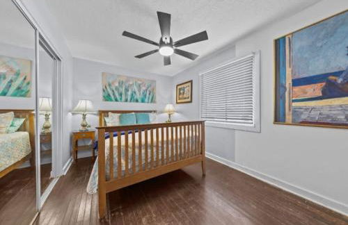 Relaxing Coastal 2BR Near Beach Sleeps 4 - Foto 8