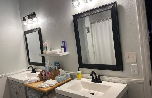 Entire Home! Fantastic Kitchen! 3 Full Baths - Foto 23