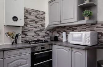 Comfy 3-Bed, Sleeps 5 & Parking - Foto 6