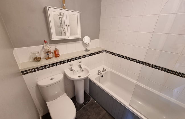 360 Serviced Accommodations - Swan Path Retreat - 2 Bedroom Apartment - Photo 9