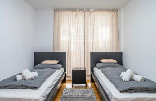 EXQUIS 2BR Design Apartment LOUIS I Parking I Balcony I Mercedes-Benz I Family-friendly - Foto 13