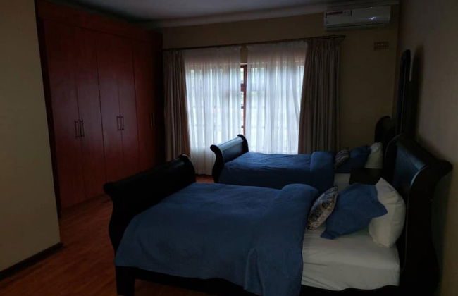 Modern House With Pool in Mount Pleasant - 2063 - Photo 13