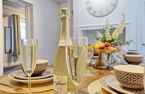 Large 5-Bedroom Home, Perfect for Long Stays & Team Accommodation - Foto 61