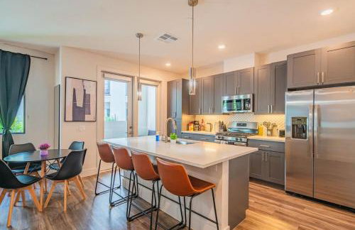 Modern 1BR Kierland Commons, TPC Golf, Pool, Gym, W-D - Foto 14