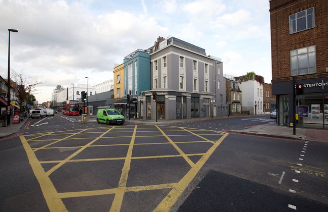 JOIVY English Retro 2BR Apt Near Battersea Park - Photo 29