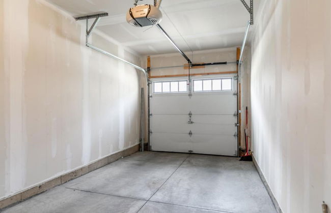 Lakeshore 3BR 2 5BA Townhome 1 min to the Beach - Photo 64