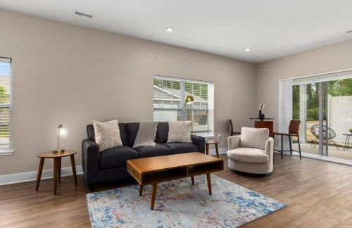 Modern 2BR 2BA New Build Condo with Garage & Patio - Foto 17