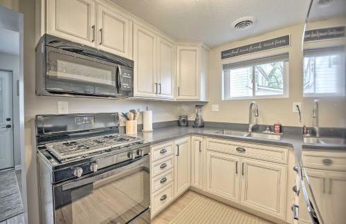 Waterfront Syracuse Home with Patio and Fire Pit! - Foto 9