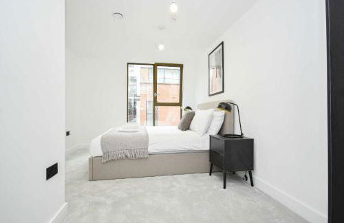 Modern 1 Bed Flat in Central Manchester w Balcony - Foto 3