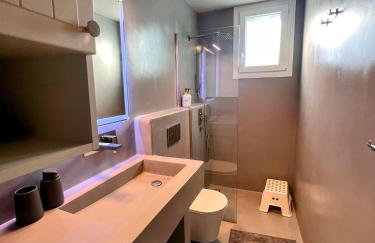 Elements - Air & Water Apartment by Hostandros - Foto 29