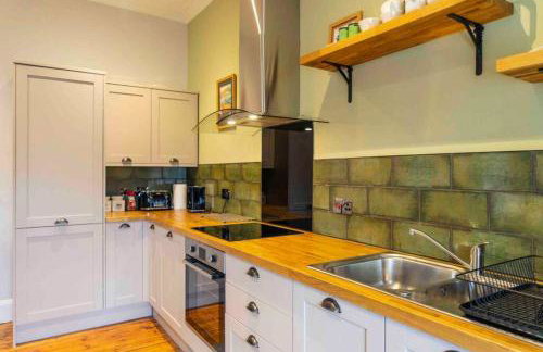 Spacious city centre apartment full of character - Foto 16