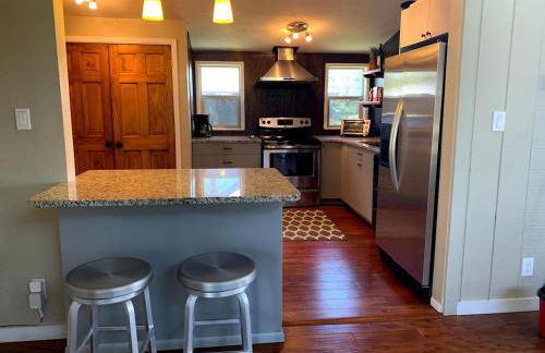 BEAUTIFUL Rustic Modern Remodel IDEAL Location!! - Foto 4