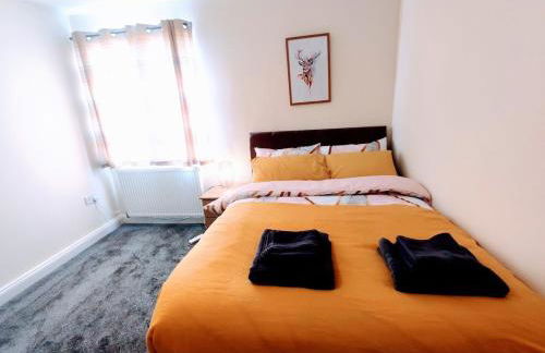 Crystal House Flat 3 - free private parking - metro - Foto 36