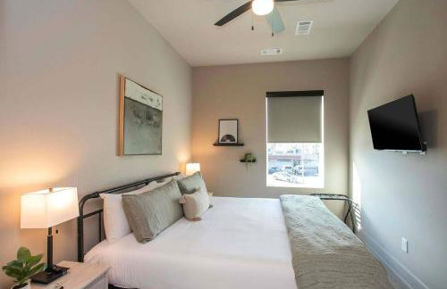 2 Bedroom + Loft Condo, Coffee Shop in Building - Foto 17