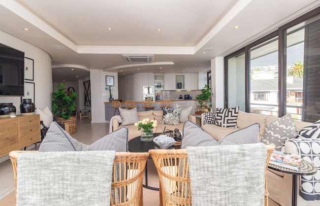 Experience Solace and Panoramic Views at Crescent Bay - Foto 5