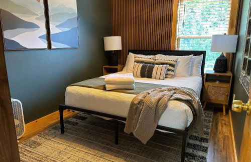 The Chalet - Spacious 7 bedroom near Sugarloaf, on Snowmobile and UTV trails, Hiking, Golf and Flagstaff Lake across the street - Foto 37