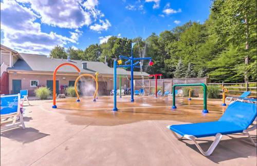 Winter Hideaway - Sled Hill, Hot Tub, Fireplace, Game Room - Foto 40