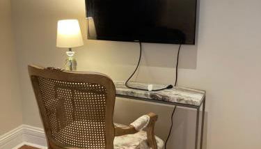 Pineapple House, Spacious 1st Floor Apartment! City Center! 96 Walk Score! FREE parking! - Foto 5