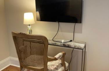 Pineapple House, Spacious 1st Floor Apartment! City Center! 96 Walk Score! FREE parking! - Foto 5