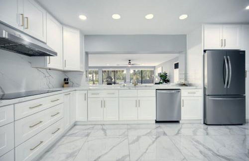 Riverbend Yacht Retreat Waterfront Villa with Pool - Foto 40