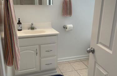 The Wrigleyville Deluxe -Steps from Wrigley Sleeps 10 - Foto 29