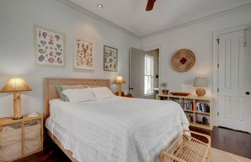 Elegant Sunlit Home with Private Rooftop Oasis - Foto 29