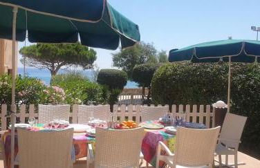 Casa con jardín a 25 metros de la playa. LA T. - Foto 1