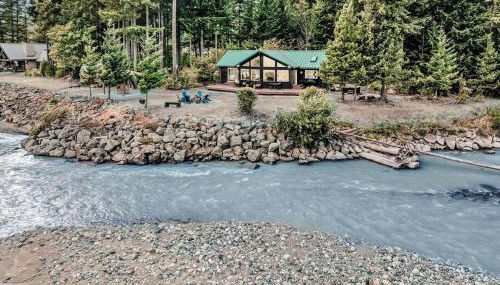 The River House- Riverfront Cabin-hot tub, gazebo! - Photo 2