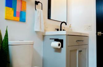 Private Family Friendly Guest Home - Photo 9