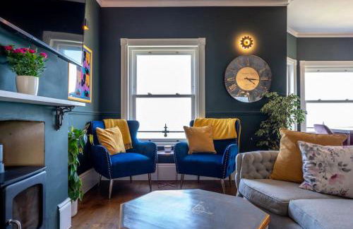 Luxury Penthouse Retreat with Epic Ocean Views & Log Burner - Foto 126