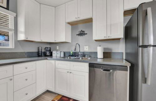 3BR Retreat with BBQ, Pool and Close to Las Vegas Fun - Foto 10