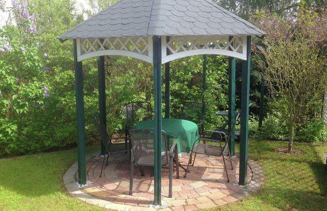 Group Hideaway With Pool - Photo 26