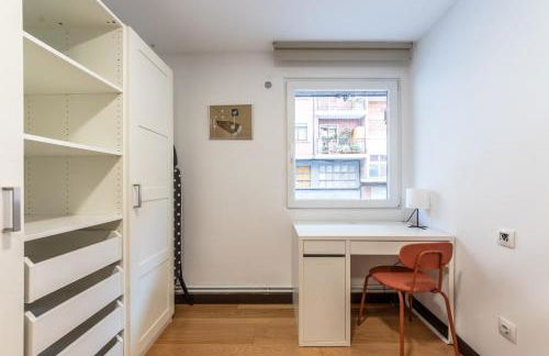 Tranquilo con Wifi y cercano al metro - Foto 12