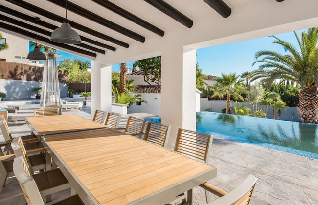 Magnificent And Modern Decorated Villa - Photo 1