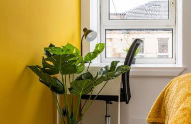 Cheerful 2 Bedroom Homely Apartment, Sleeps 4 Guest Comfy, 3x Double Bed, Parking, Free WiFi, Suitable For Business, Leisure Guest,Glasgow, Glasgow West End, Near City Centre, Perfect For Common Wealth Games 2026 - Foto 22