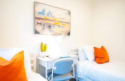 Grand Lux 4BR Prime Location & Serene Yard - Foto 21