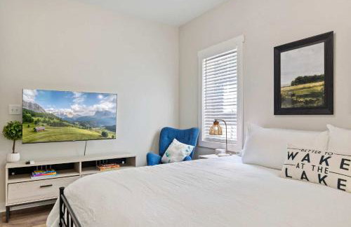 Secluded 3BR Cabin Lake Access & Resort Perks - Foto 20