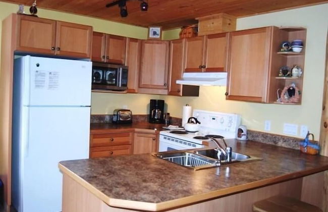 Creekview Court by Apex Accommodations - Photo 14